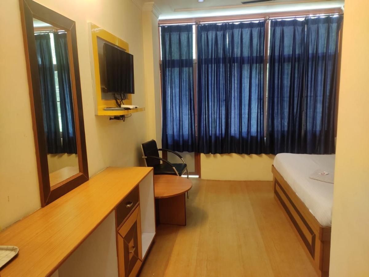 Hotel Amandeep Дармсала Экстерьер фото
