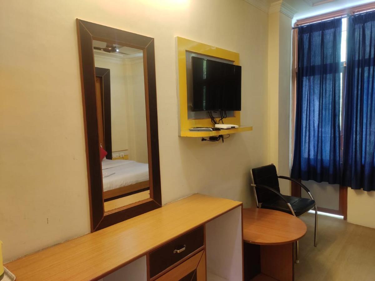 Hotel Amandeep Дармсала Экстерьер фото