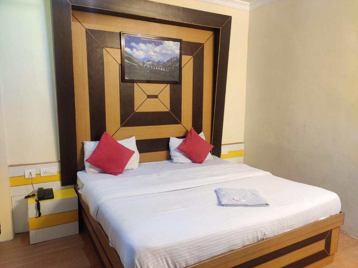 Hotel Amandeep Дармсала Экстерьер фото