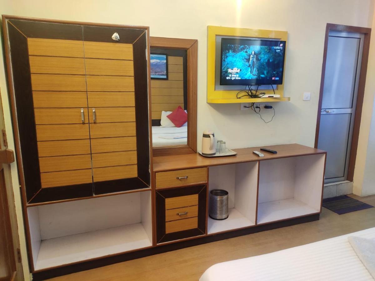 Hotel Amandeep Дармсала Экстерьер фото