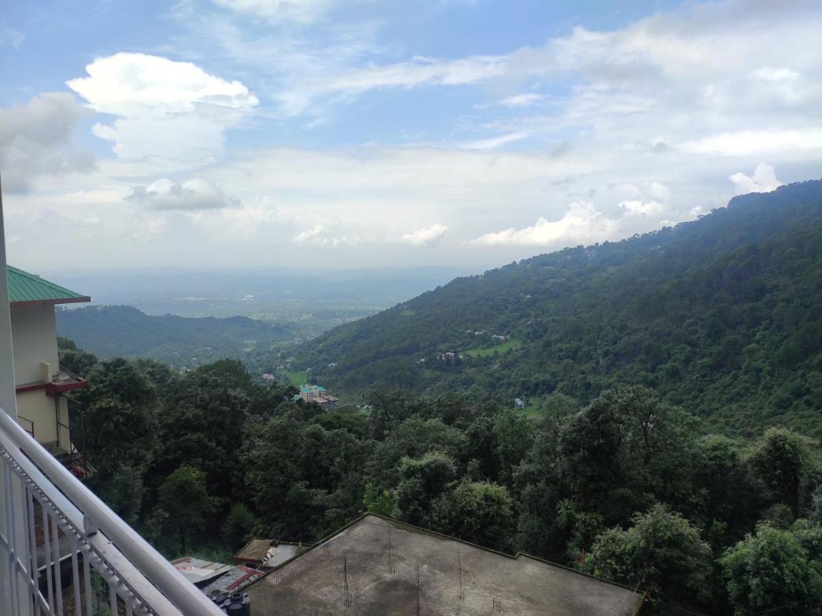 Hotel Amandeep Дармсала Экстерьер фото