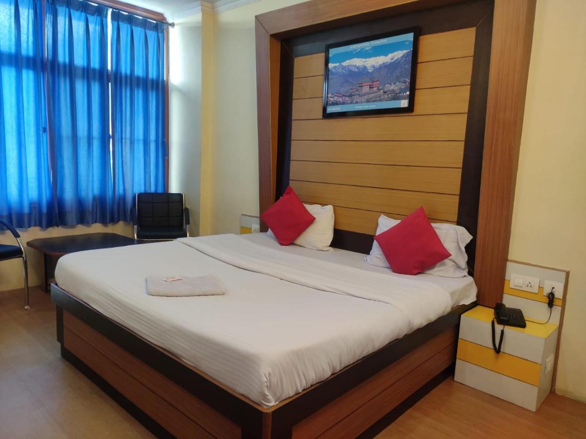 Hotel Amandeep Дармсала Экстерьер фото